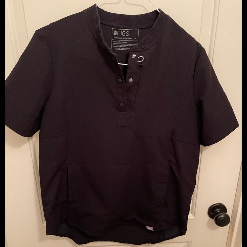 Figs scrub top